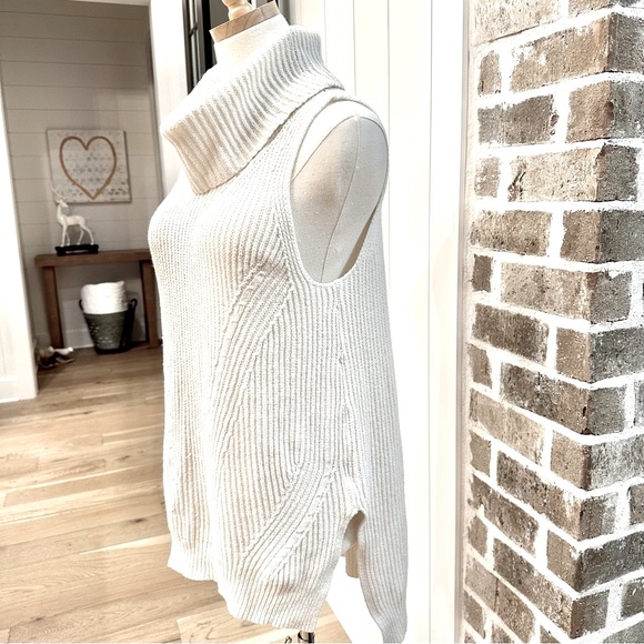 ANTHROPOLOGIE x Angel of the North Cowl Turtleneck Slvls Sweater in Ivory — M - Picture 2 of 6